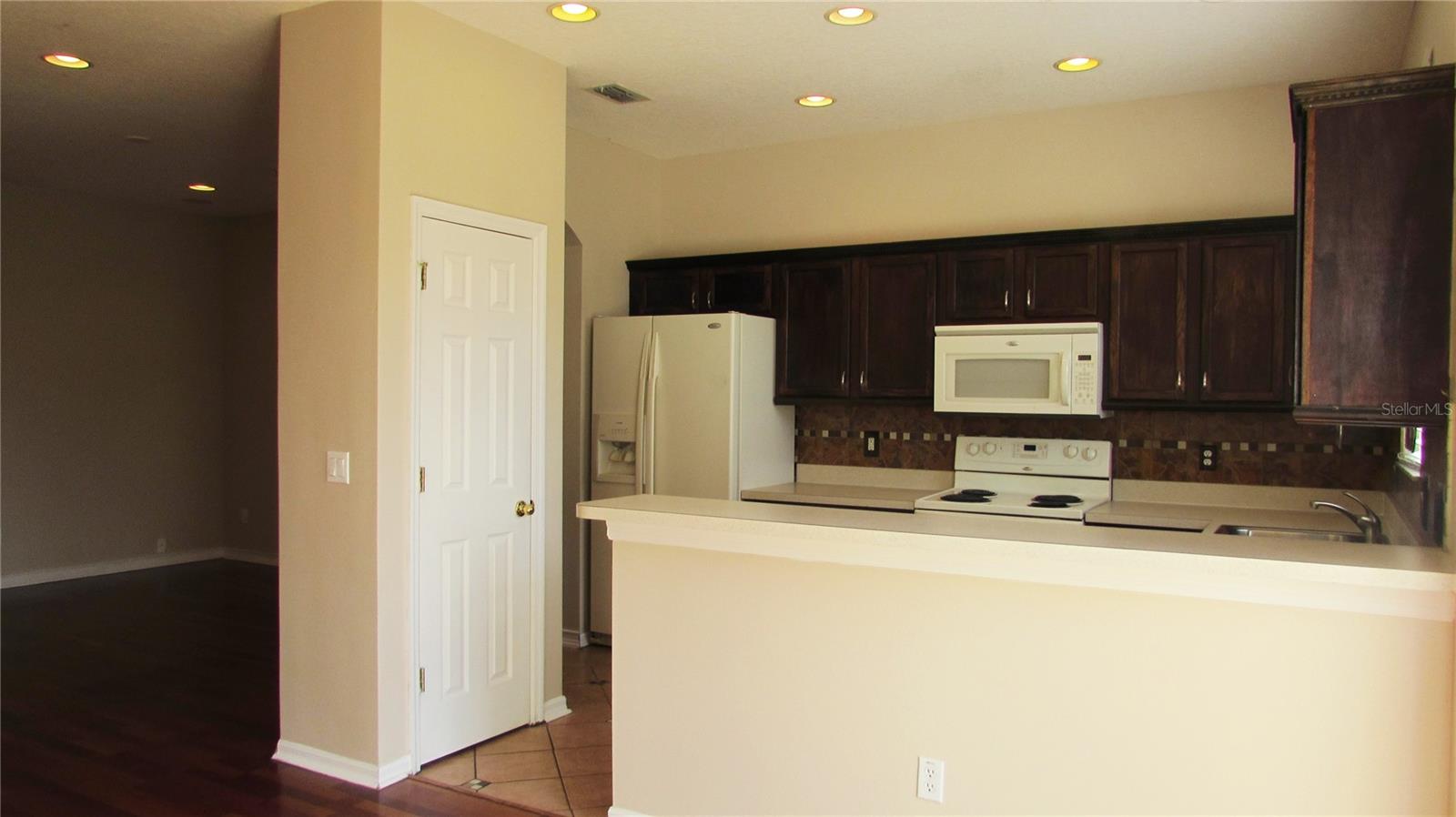 Image 6 of 15 For 9434 Silver Buttonwood Street