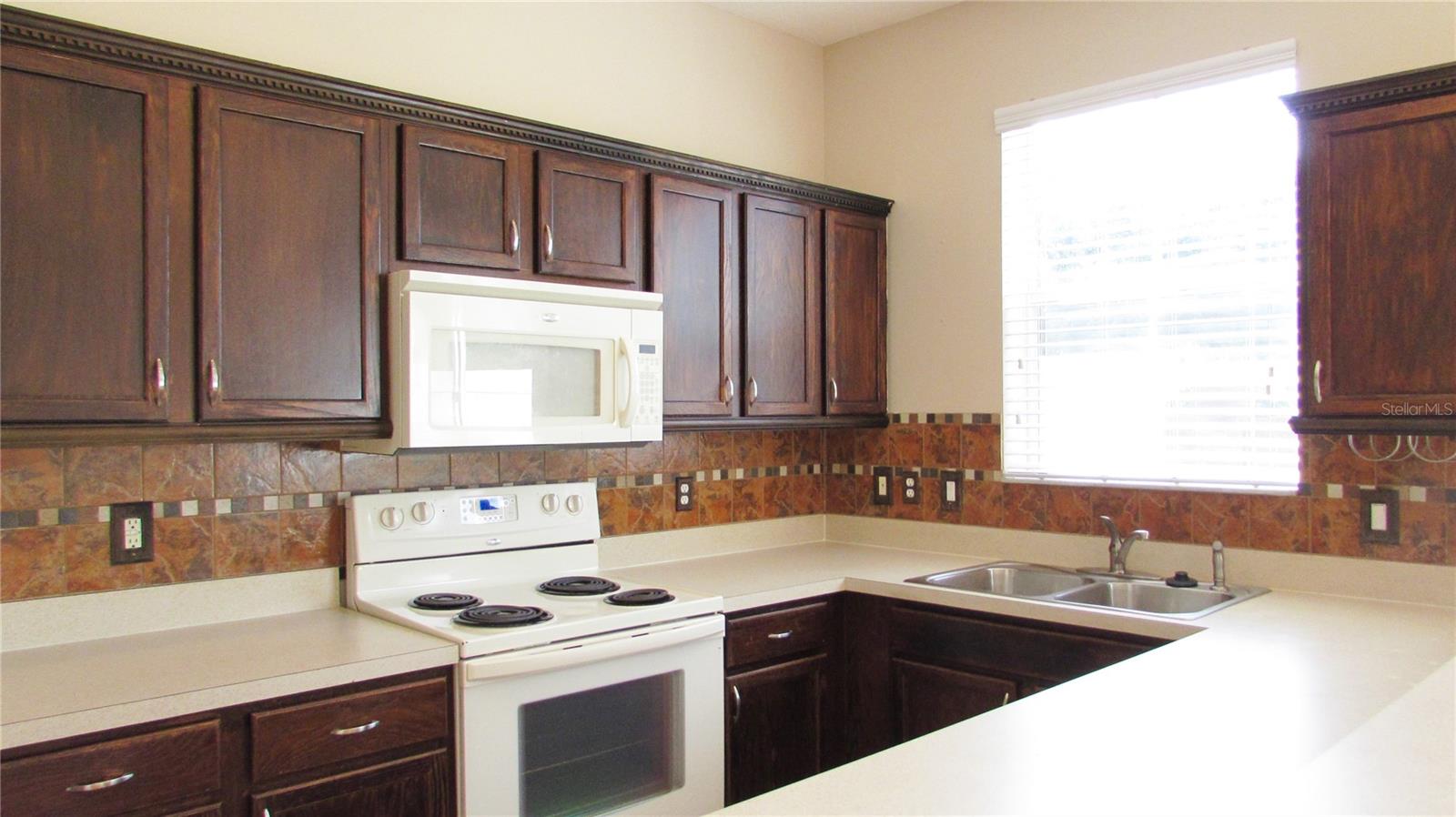 Image 8 of 15 For 9434 Silver Buttonwood Street