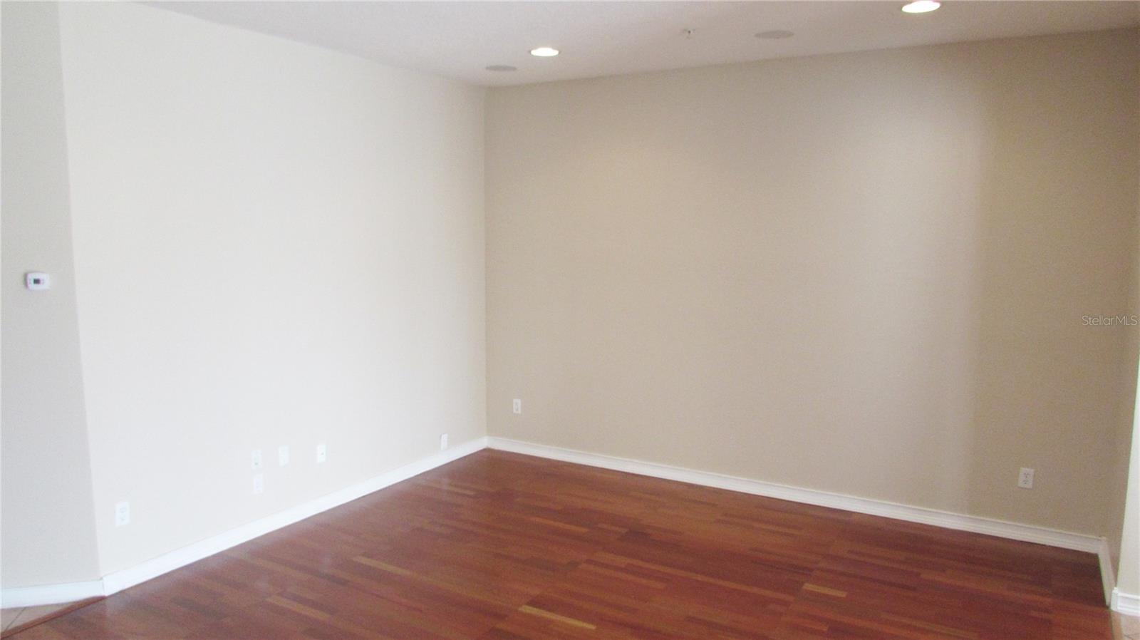 Image 9 of 15 For 9434 Silver Buttonwood Street