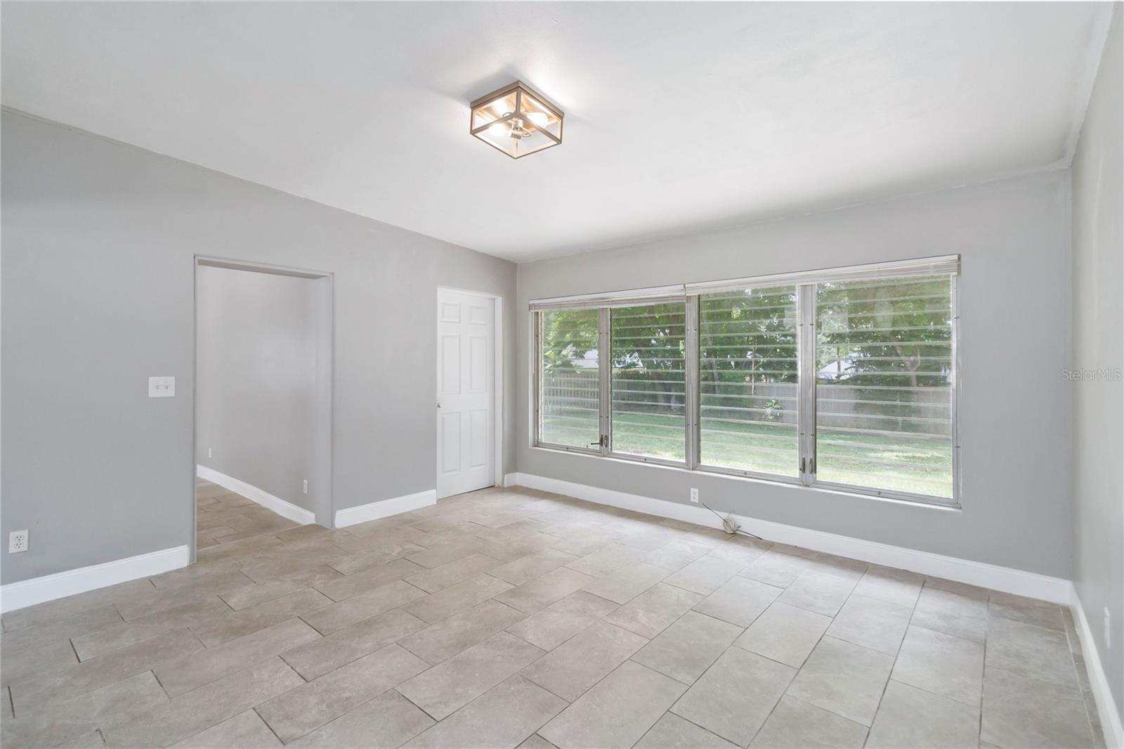 Image 12 of 31 For 1518 Oranole Road