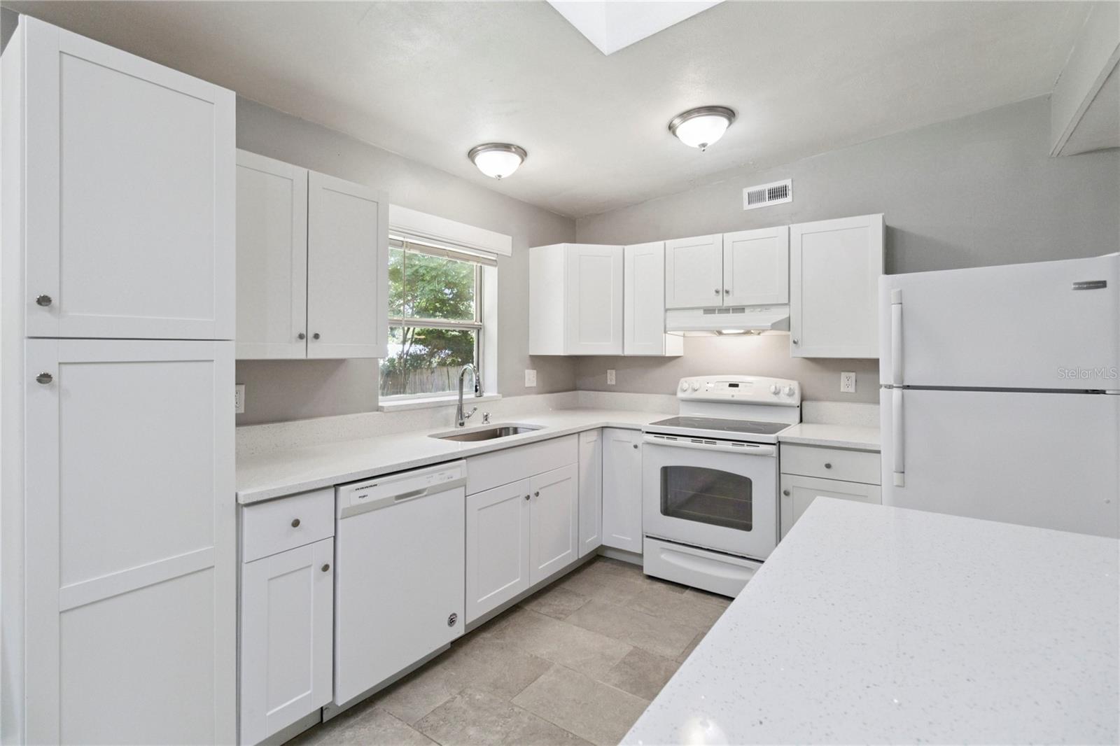 Image 14 of 31 For 1518 Oranole Road