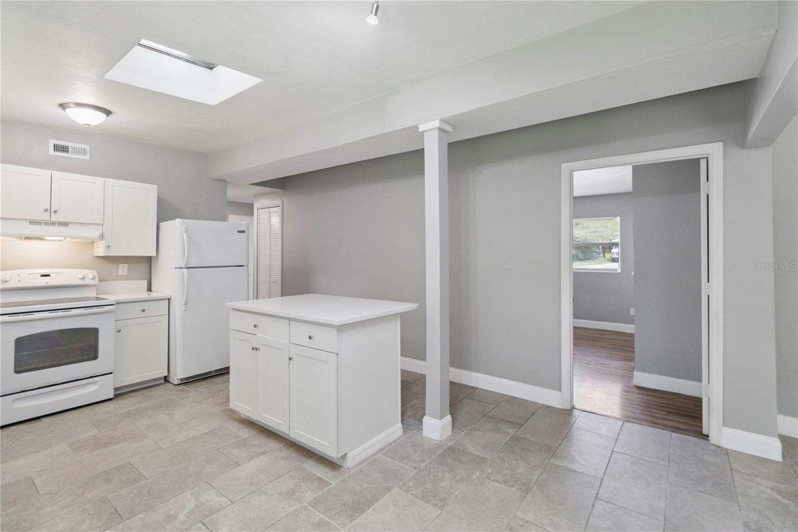 Image 15 of 31 For 1518 Oranole Road