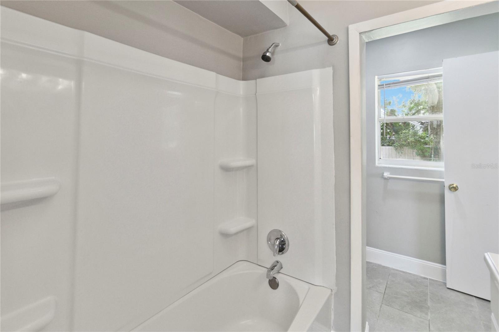 Image 20 of 31 For 1518 Oranole Road