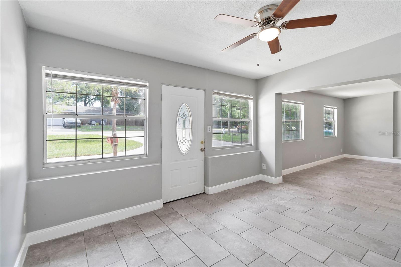 Image 4 of 31 For 1518 Oranole Road