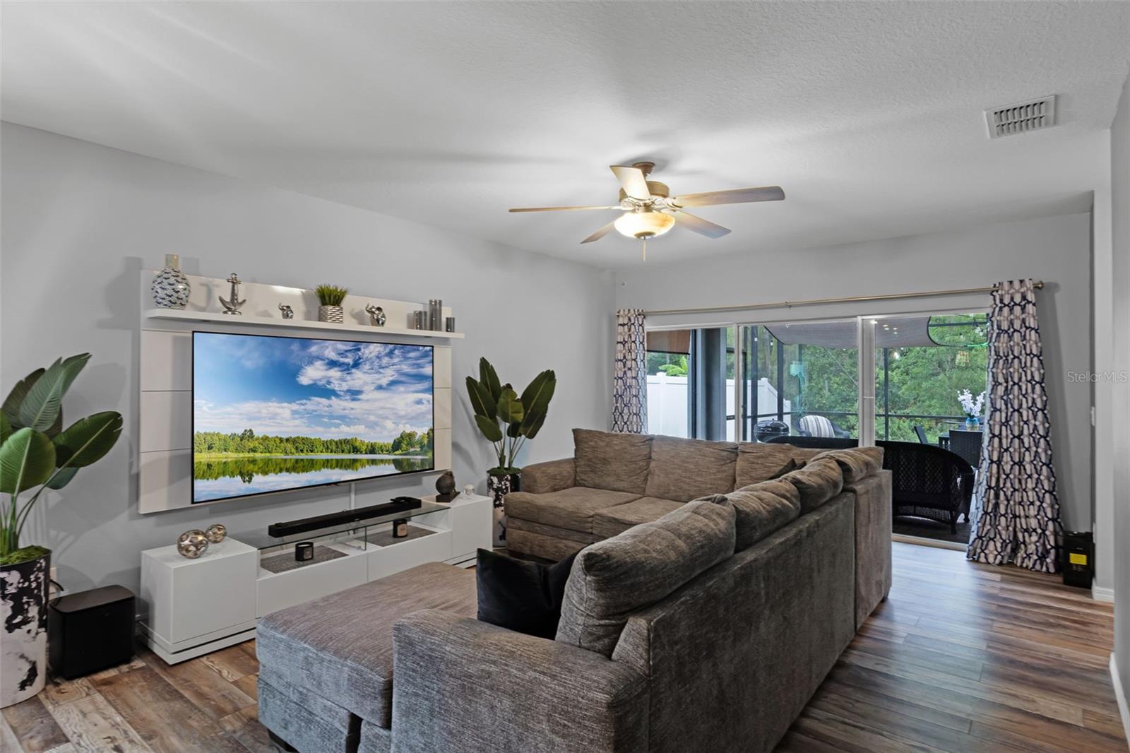 Image 14 of 49 For 3525 Davenport Creek Court