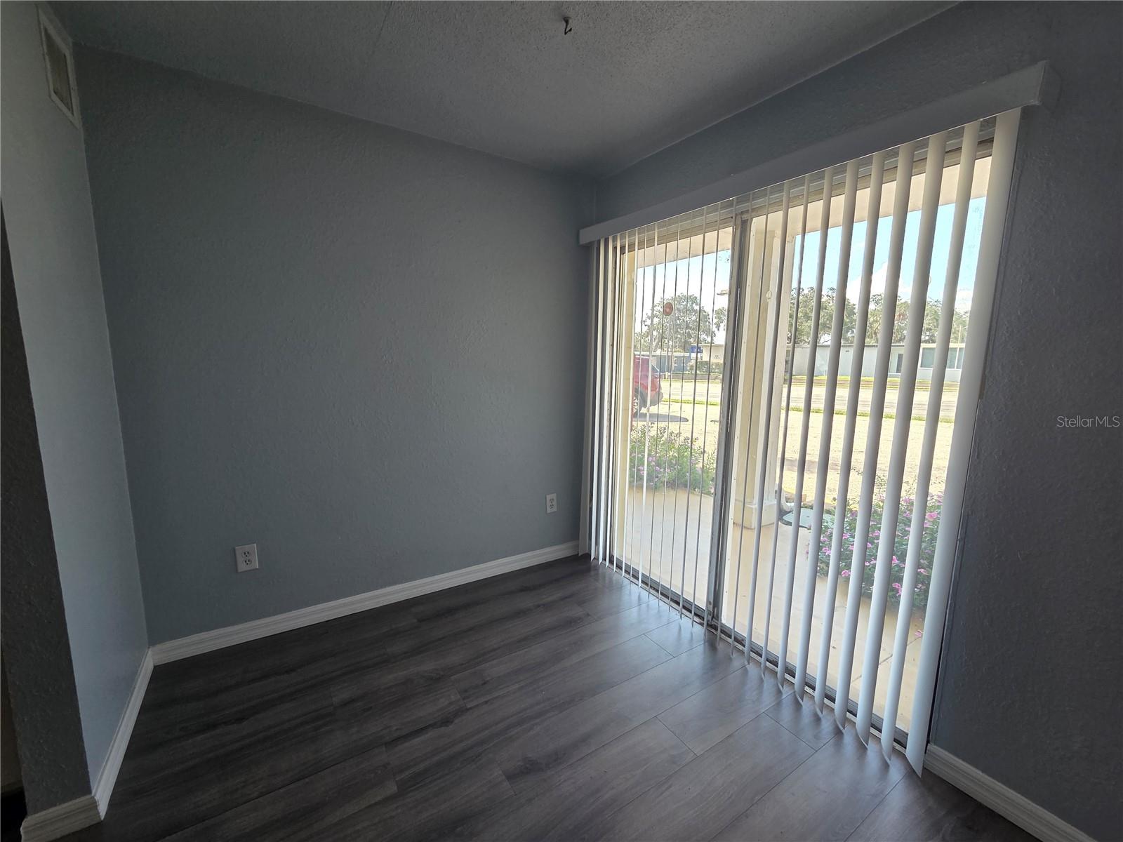 Image 6 of 19 For 706 Dixie Avenue 14