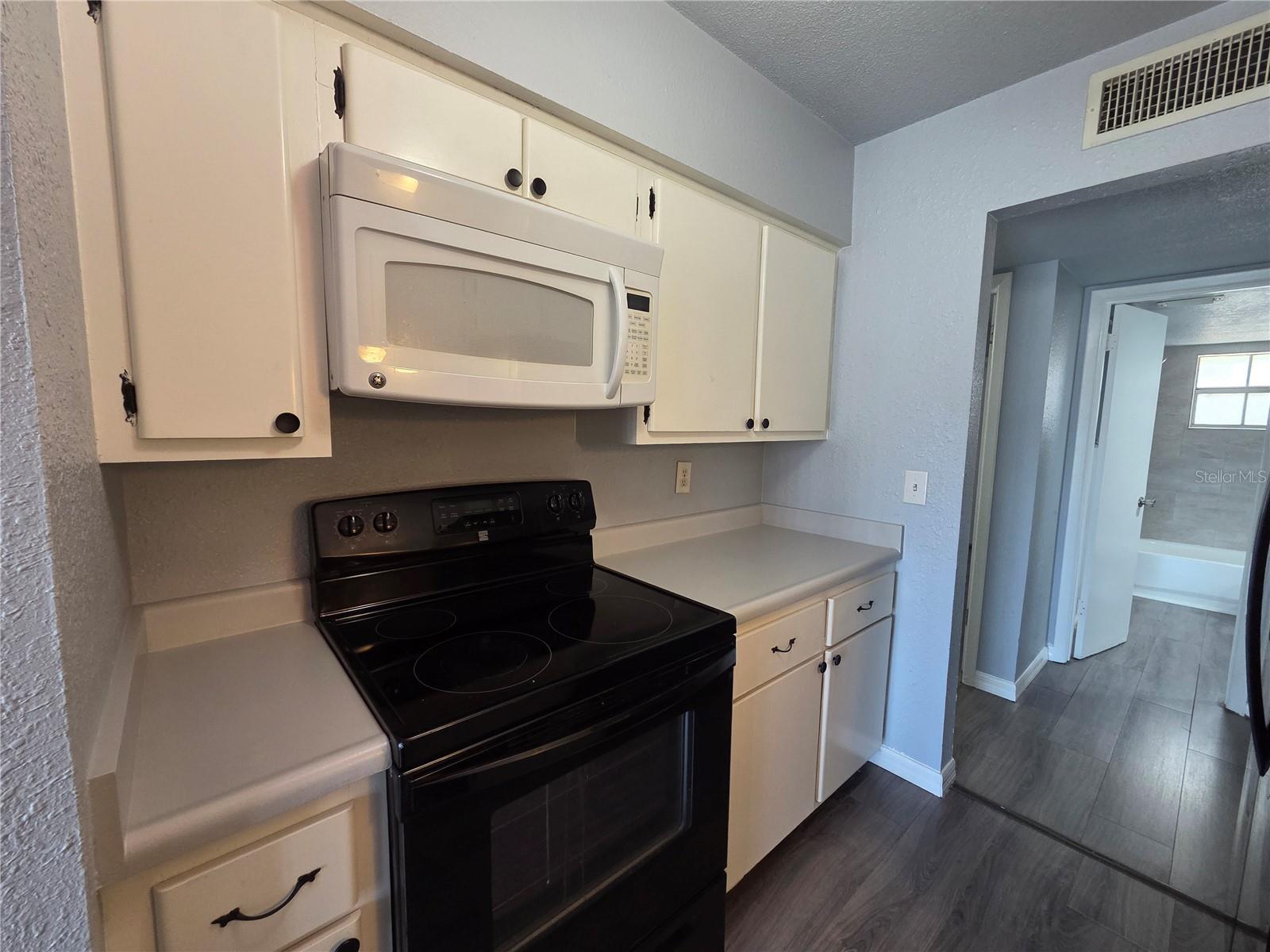 Image 8 of 19 For 706 Dixie Avenue 14
