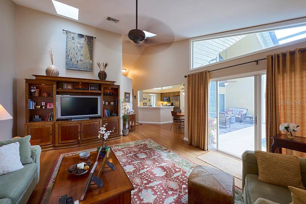 Image 10 of 32 For 325 Tersas Court