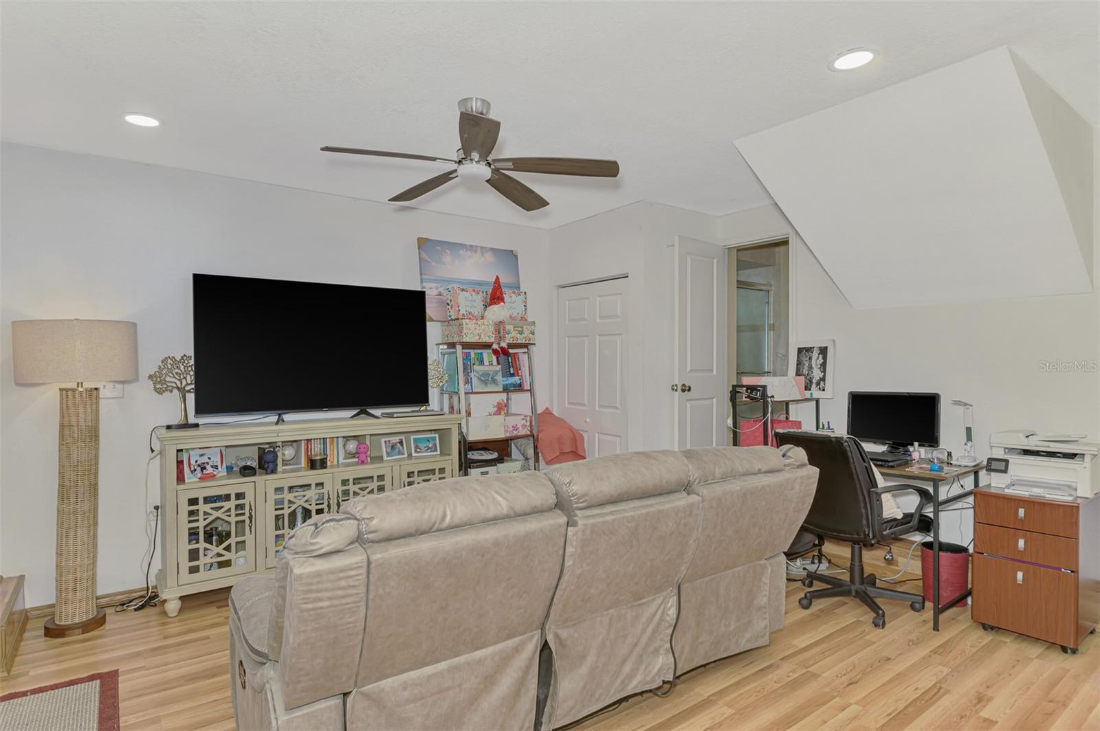 Image 15 of 66 For 5864 Viola Road