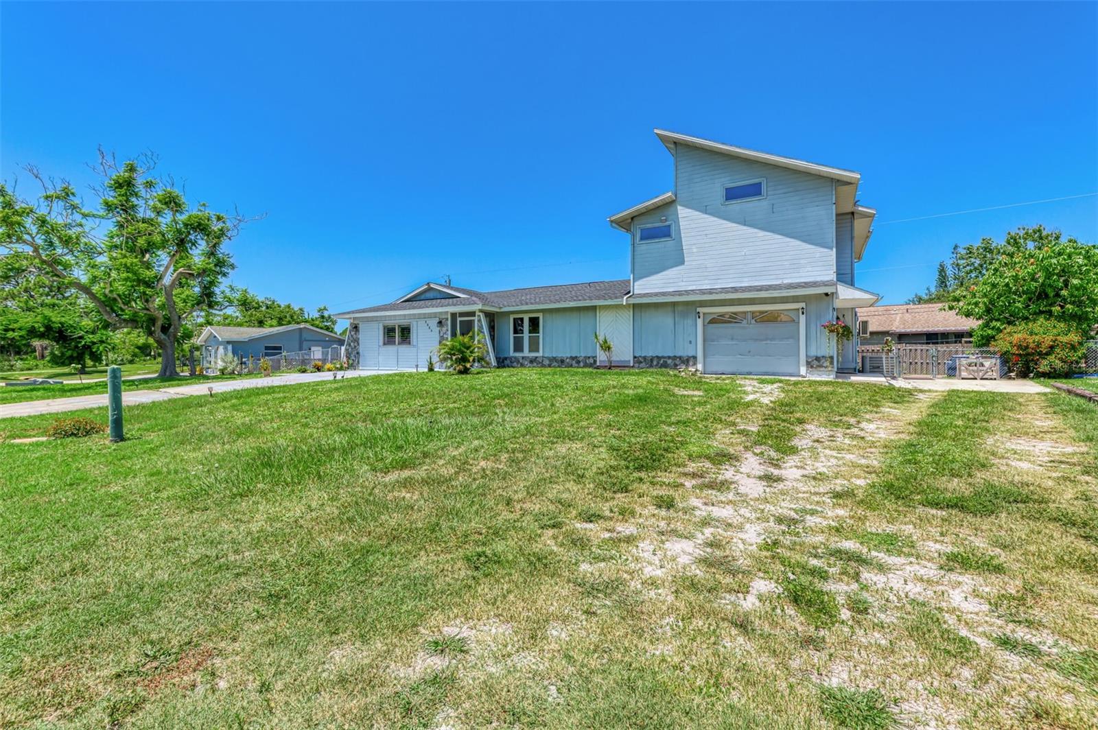 Image 4 of 66 For 5864 Viola Road