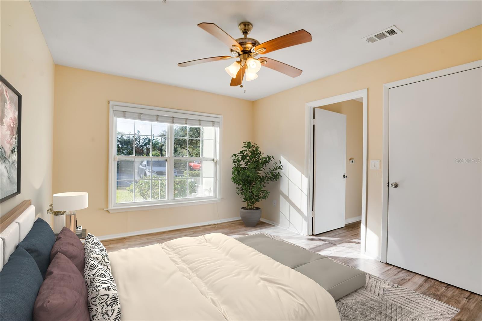 Image 7 of 16 For 2053 Dixie Belle Drive 2053c