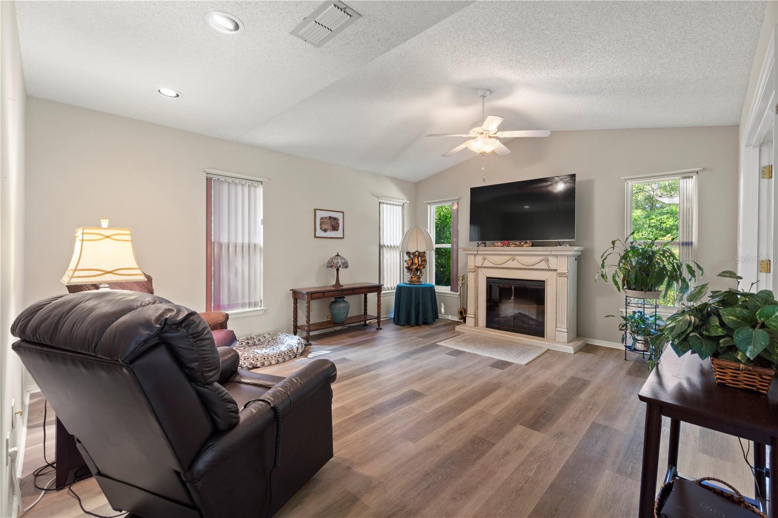 Image 14 of 38 For 143 Debary Drive