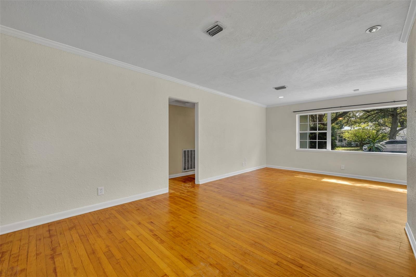 Image 10 of 32 For 1816 Mizell Avenue