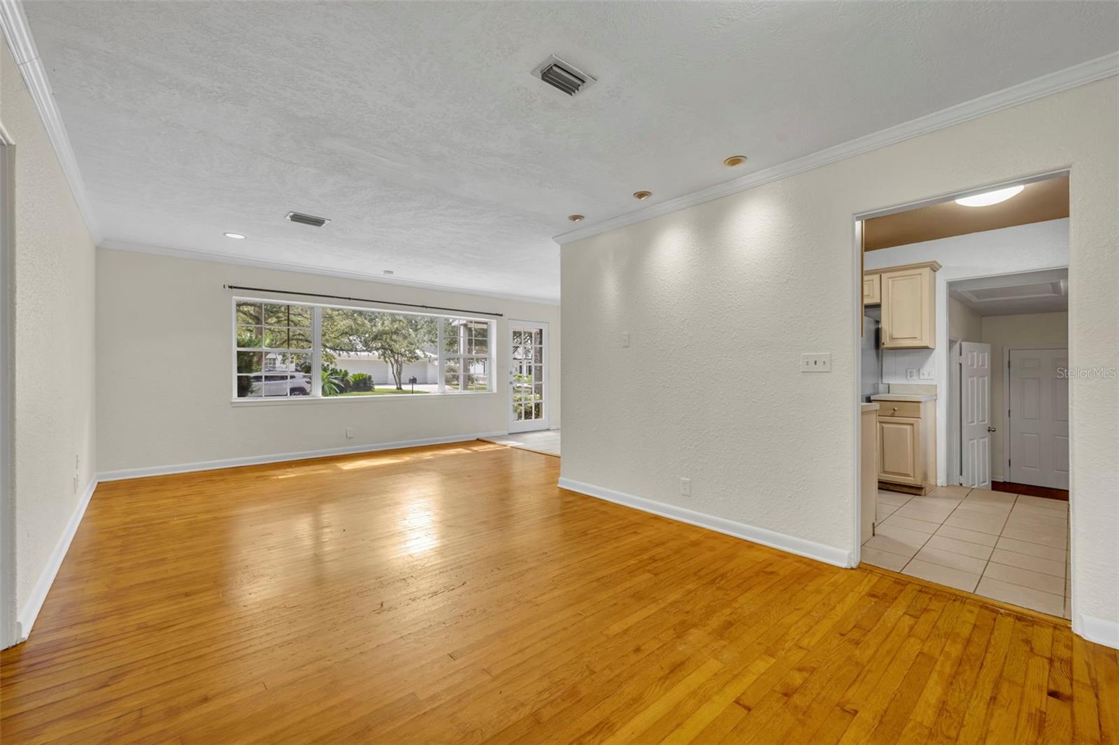 Image 11 of 32 For 1816 Mizell Avenue