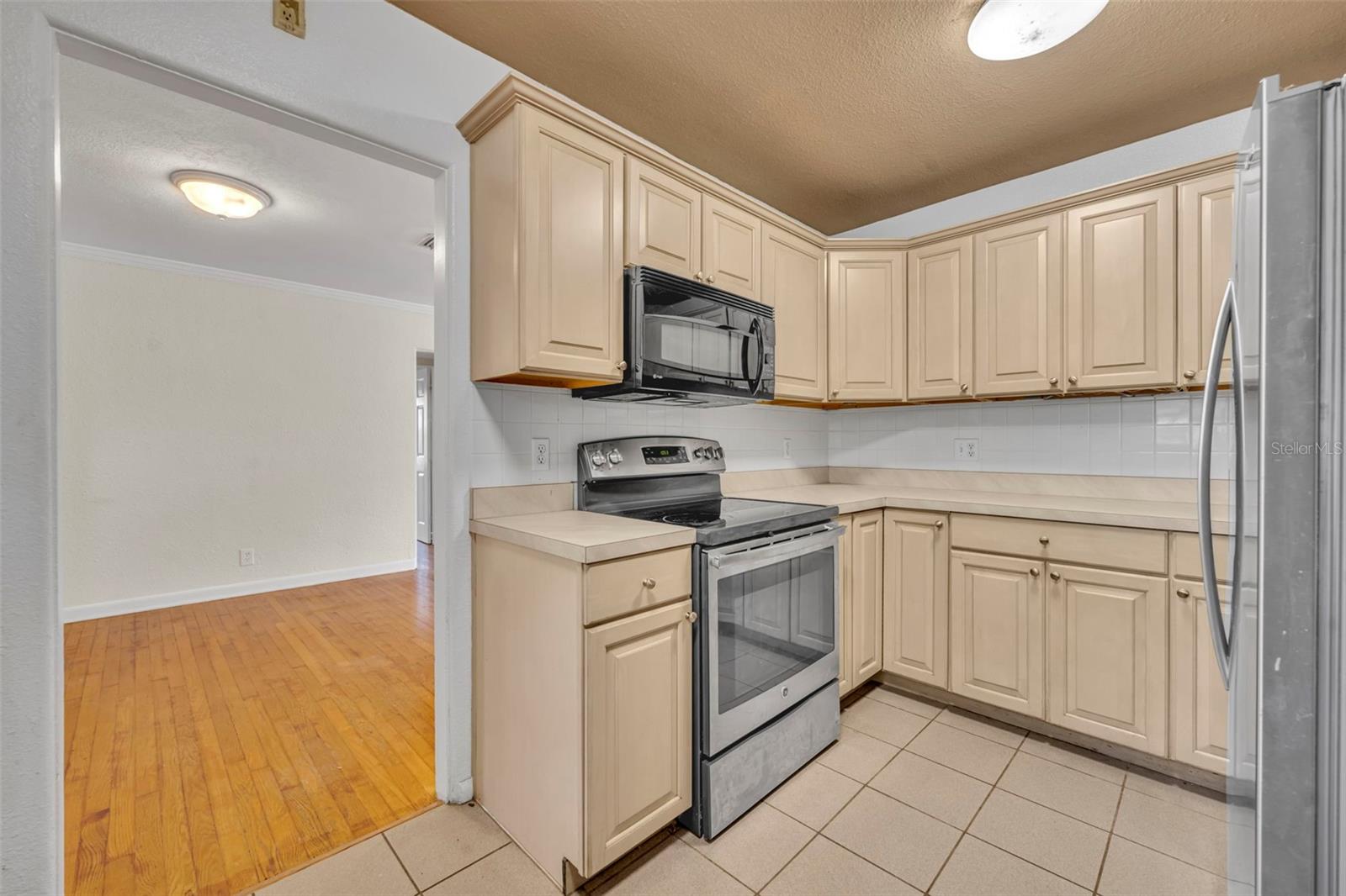 Image 16 of 32 For 1816 Mizell Avenue