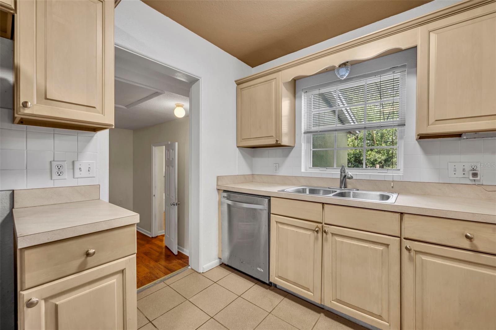 Image 17 of 32 For 1816 Mizell Avenue