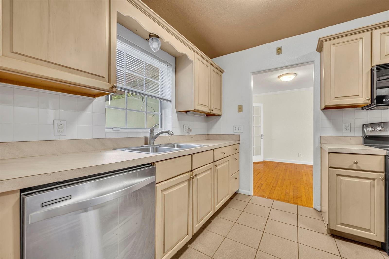 Image 19 of 32 For 1816 Mizell Avenue