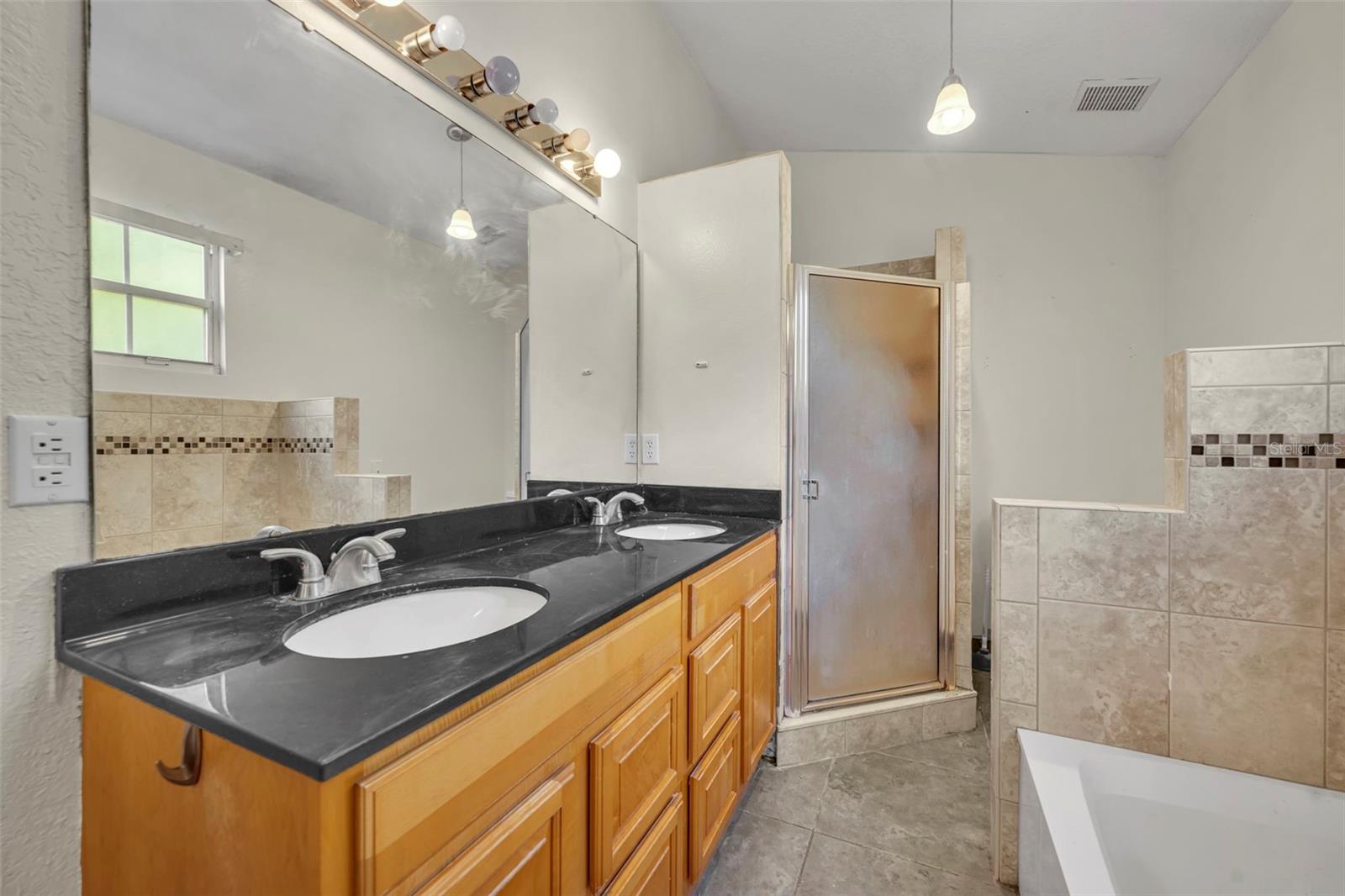 Image 23 of 32 For 1816 Mizell Avenue
