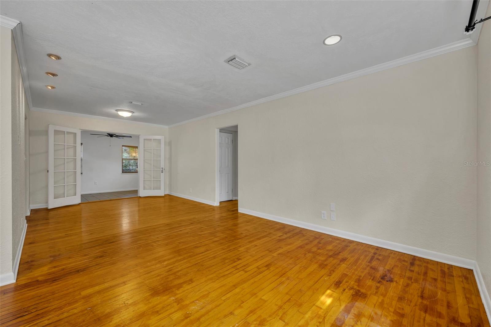 Image 6 of 32 For 1816 Mizell Avenue