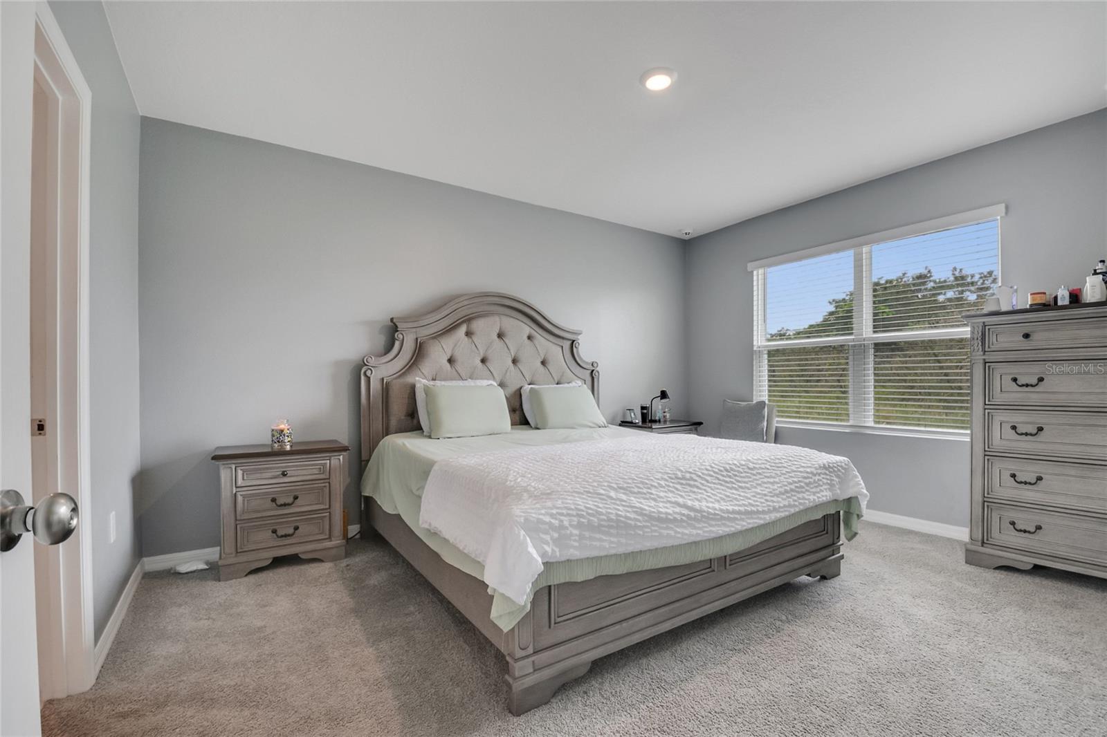 Image 11 of 25 For 877 Ambleside Dr
