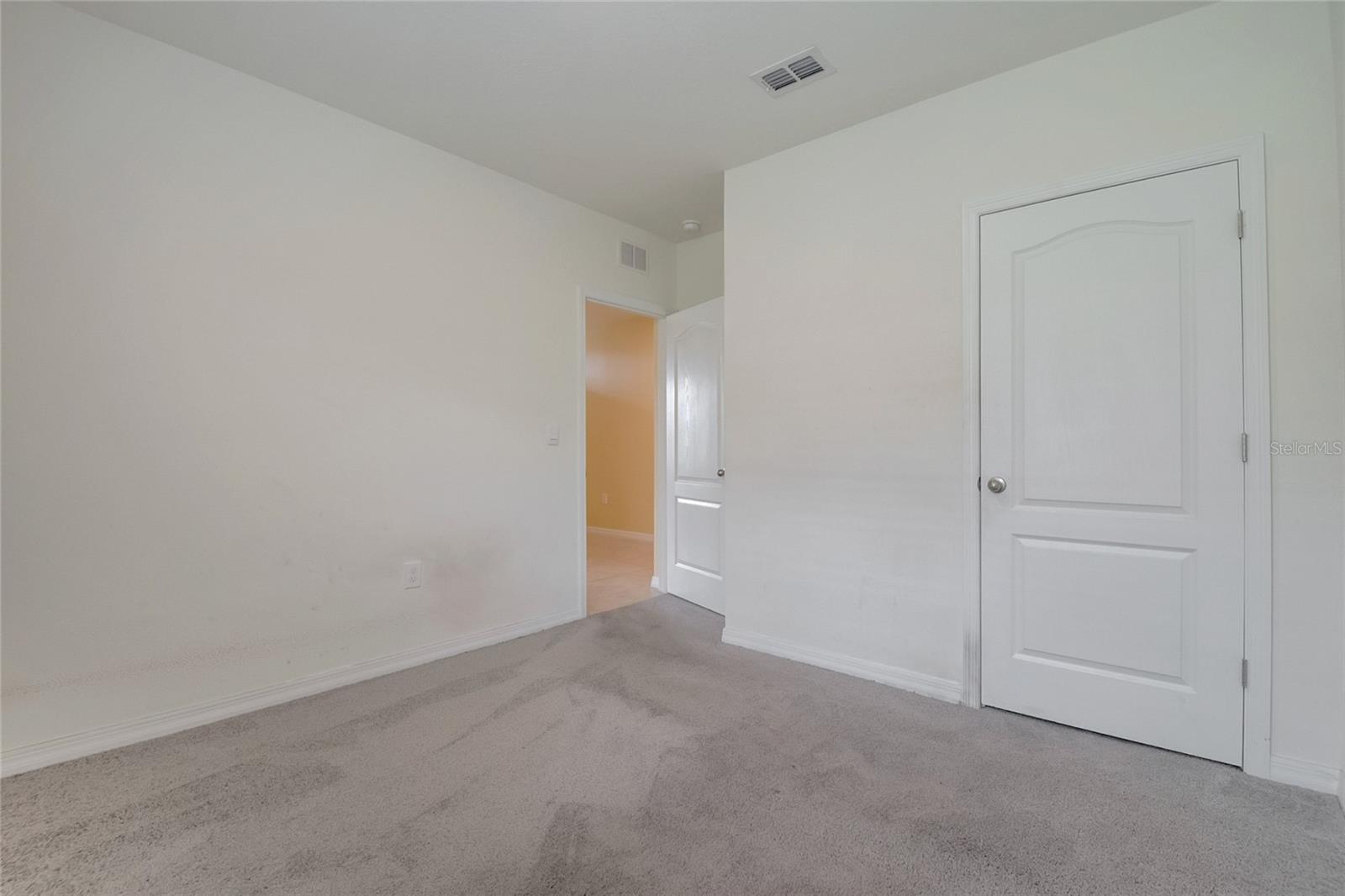 Image 16 of 25 For 877 Ambleside Dr