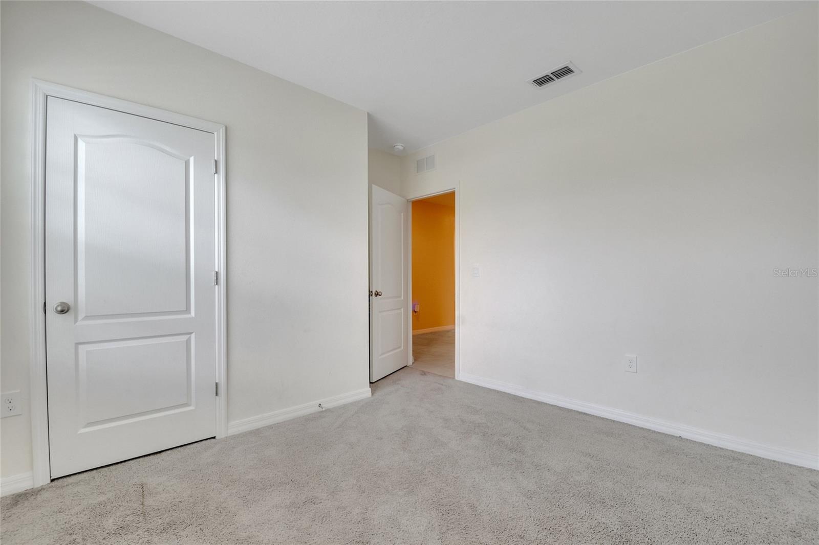 Image 17 of 25 For 877 Ambleside Dr