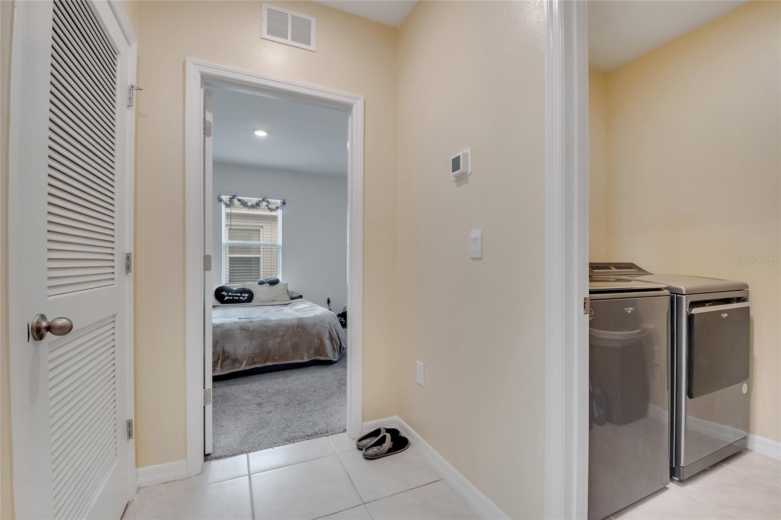 Image 19 of 25 For 877 Ambleside Dr