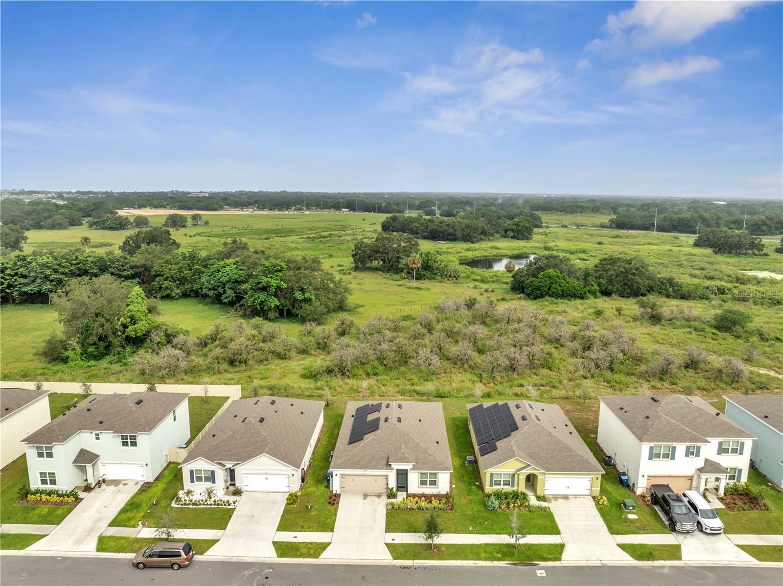 Image 3 of 25 For 877 Ambleside Dr