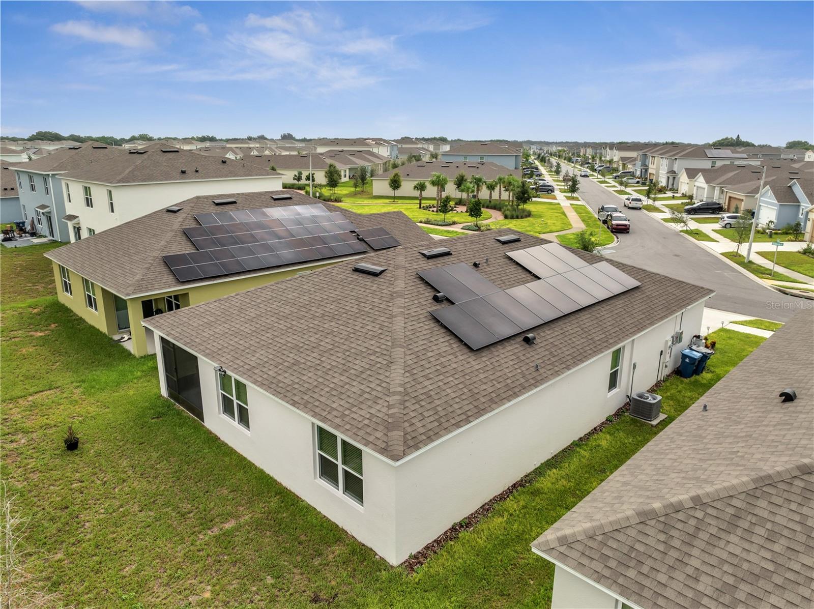 Image 4 of 25 For 877 Ambleside Dr