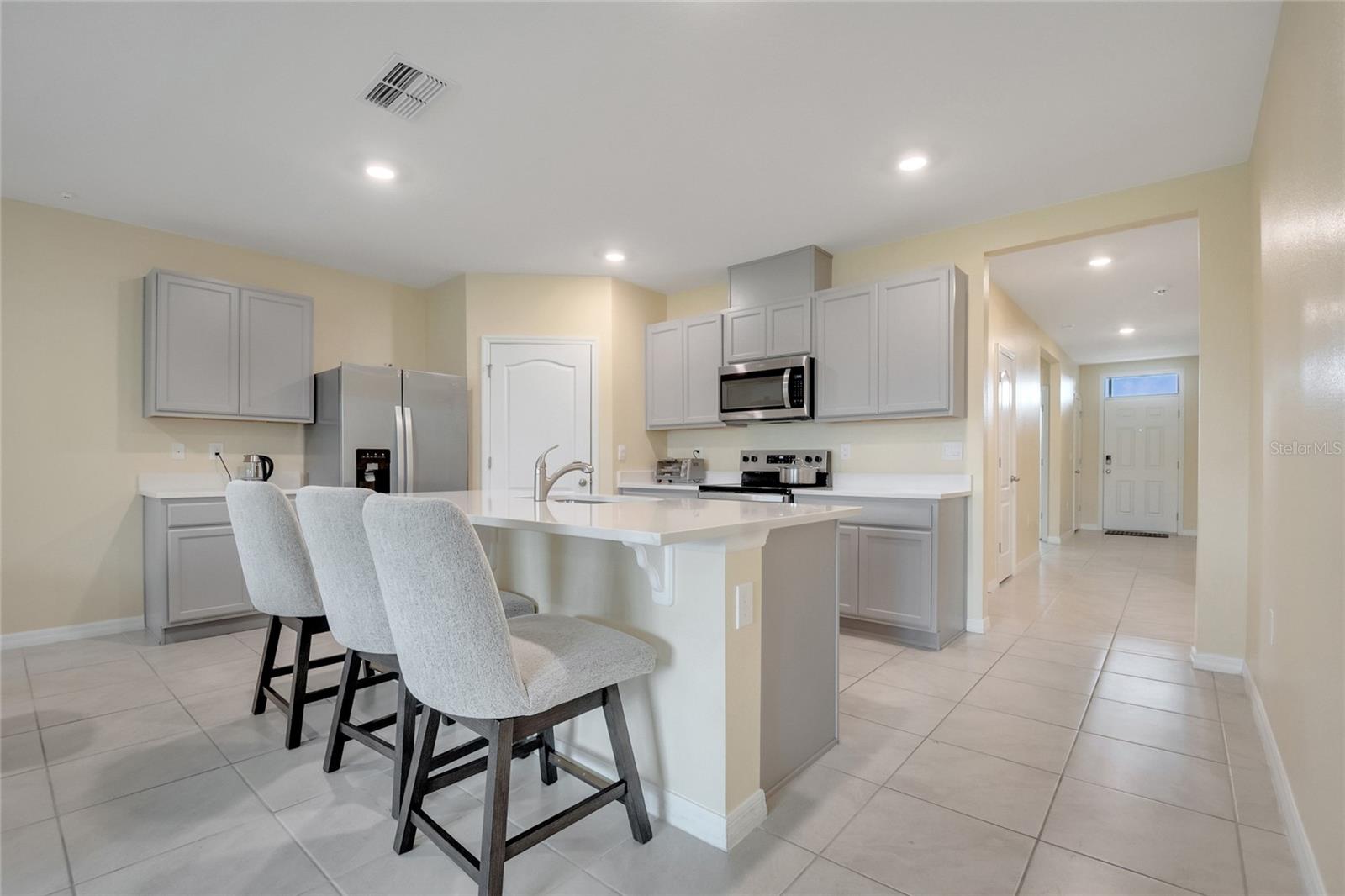 Image 5 of 25 For 877 Ambleside Dr