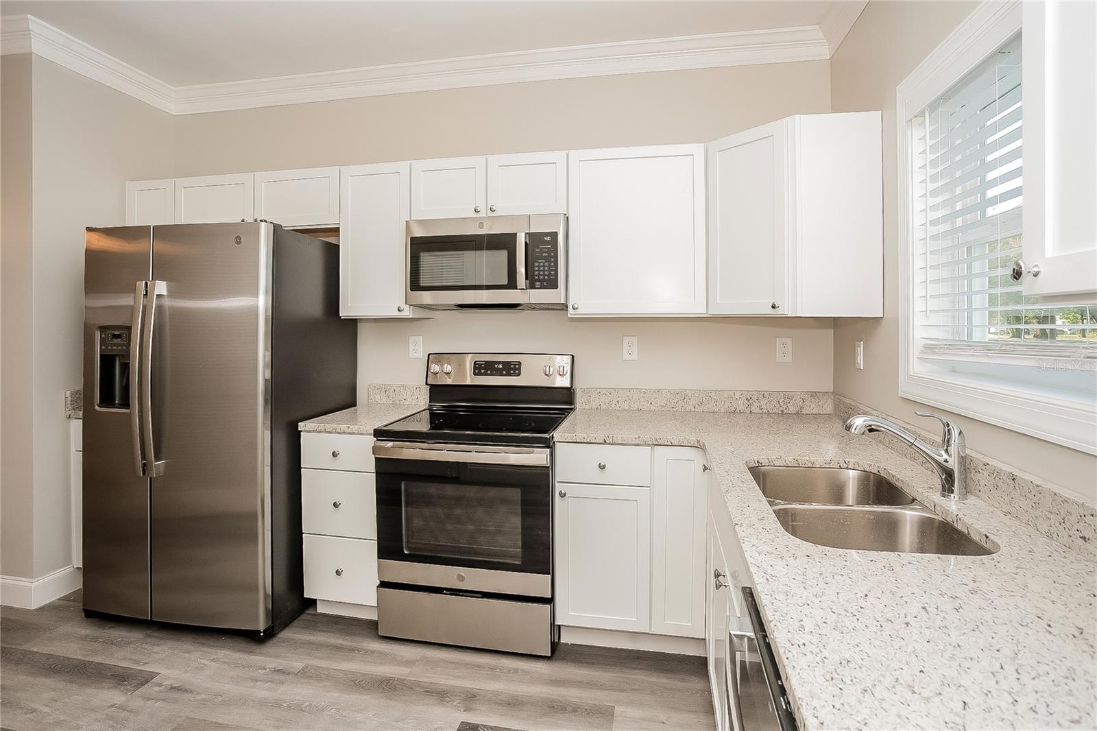 Image 8 of 17 For 3155 4th Avenue S