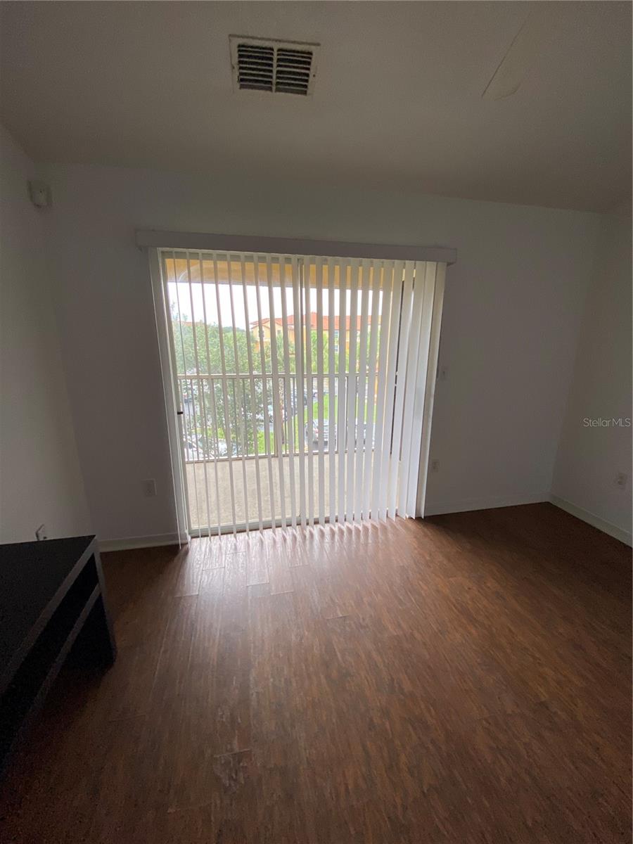 Image 3 of 7 For 5467 Vineland Road 6314