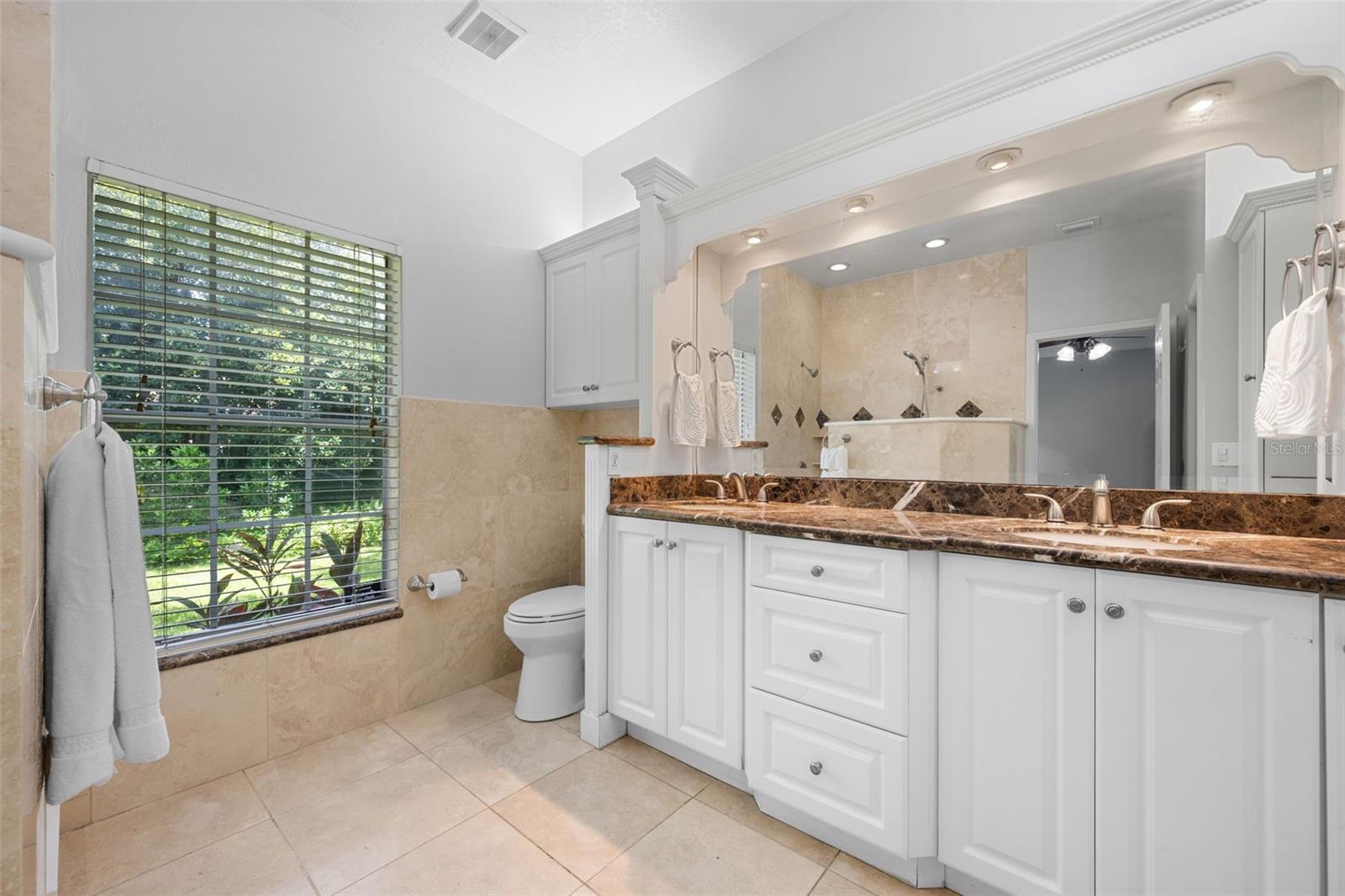 Image 19 of 39 For 7117 Wooded Village