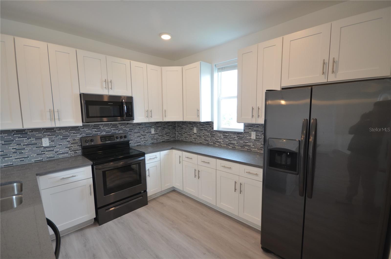 Image 3 of 27 For 8581 Agate Street