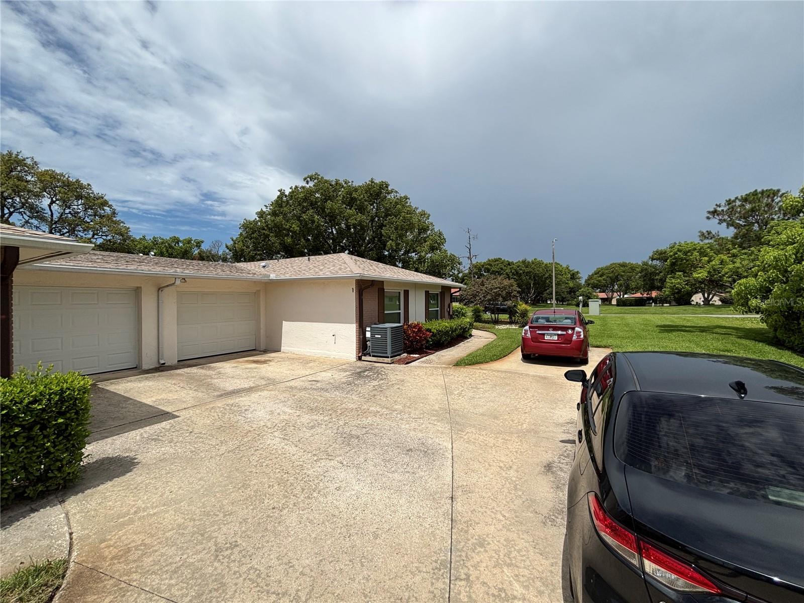 Listing photo id 2 for 8131 Braddock Circle 1