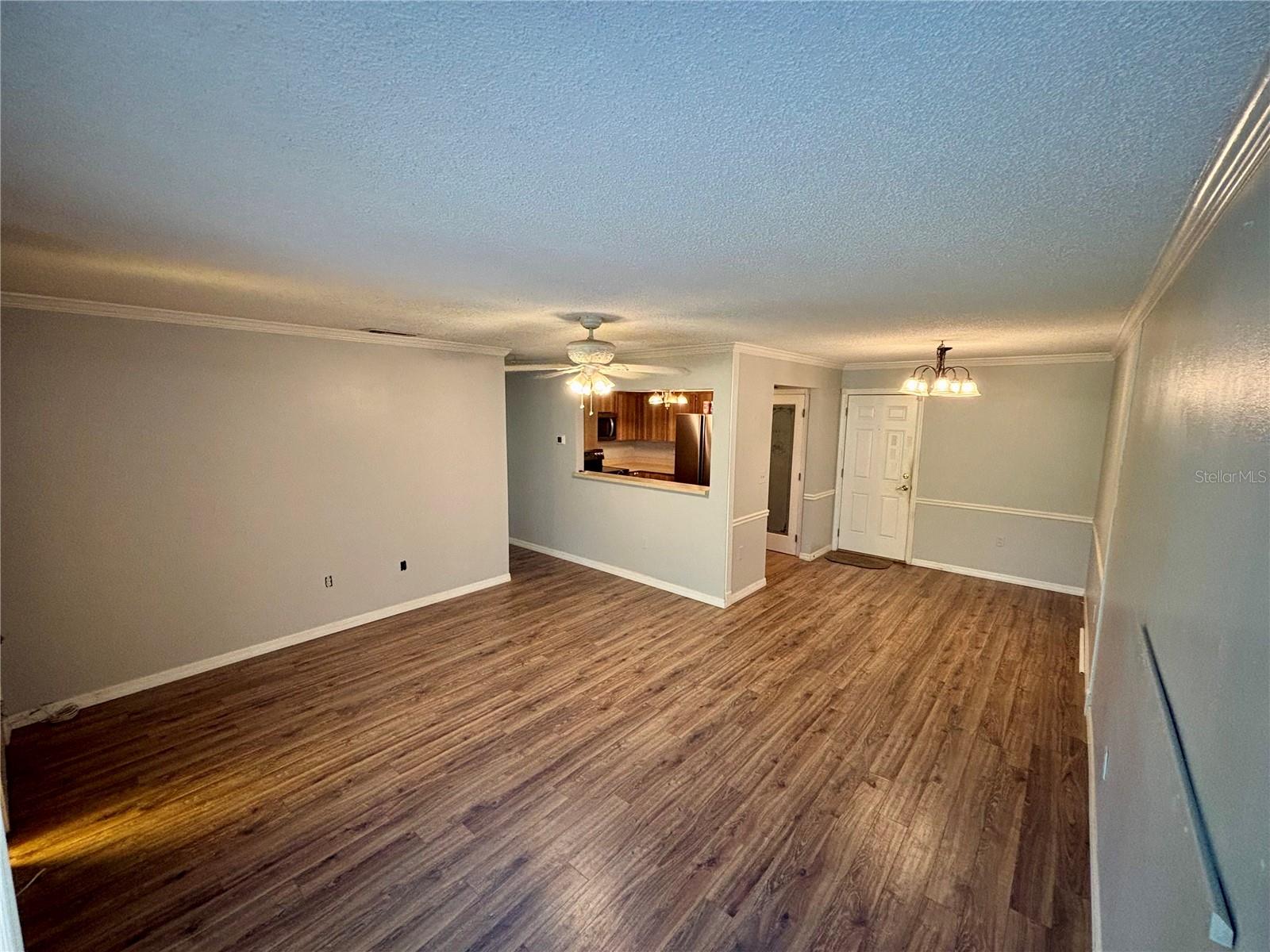 Listing photo id 4 for 8131 Braddock Circle 1