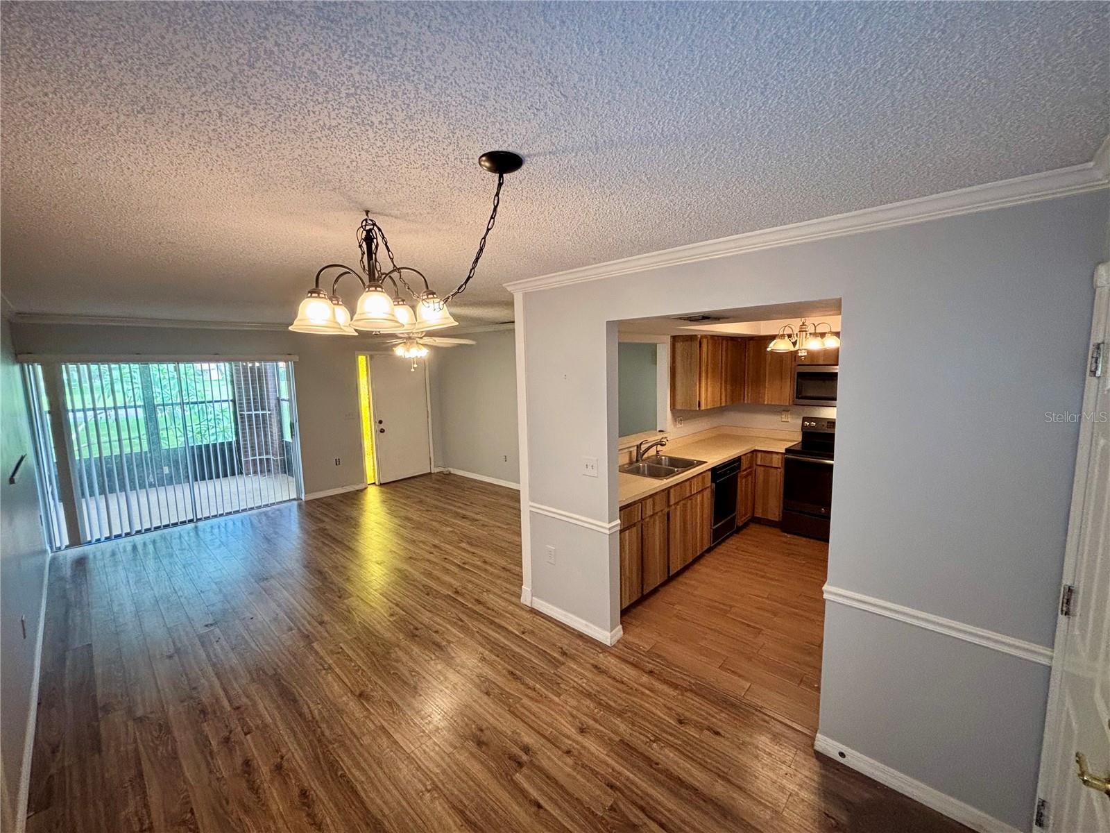 Listing photo id 5 for 8131 Braddock Circle 1
