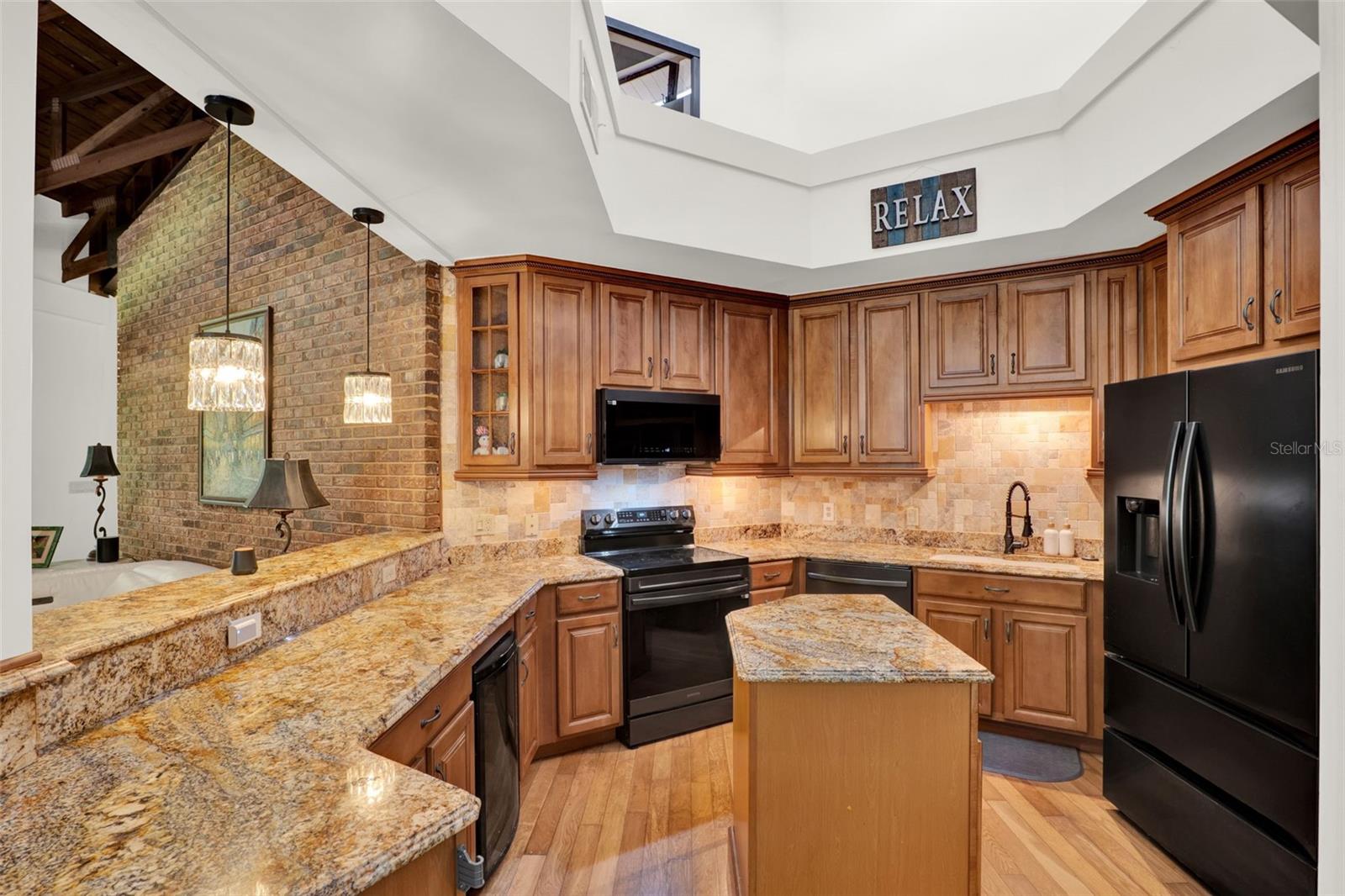 Image 10 of 47 For 120 River Oaks Circle