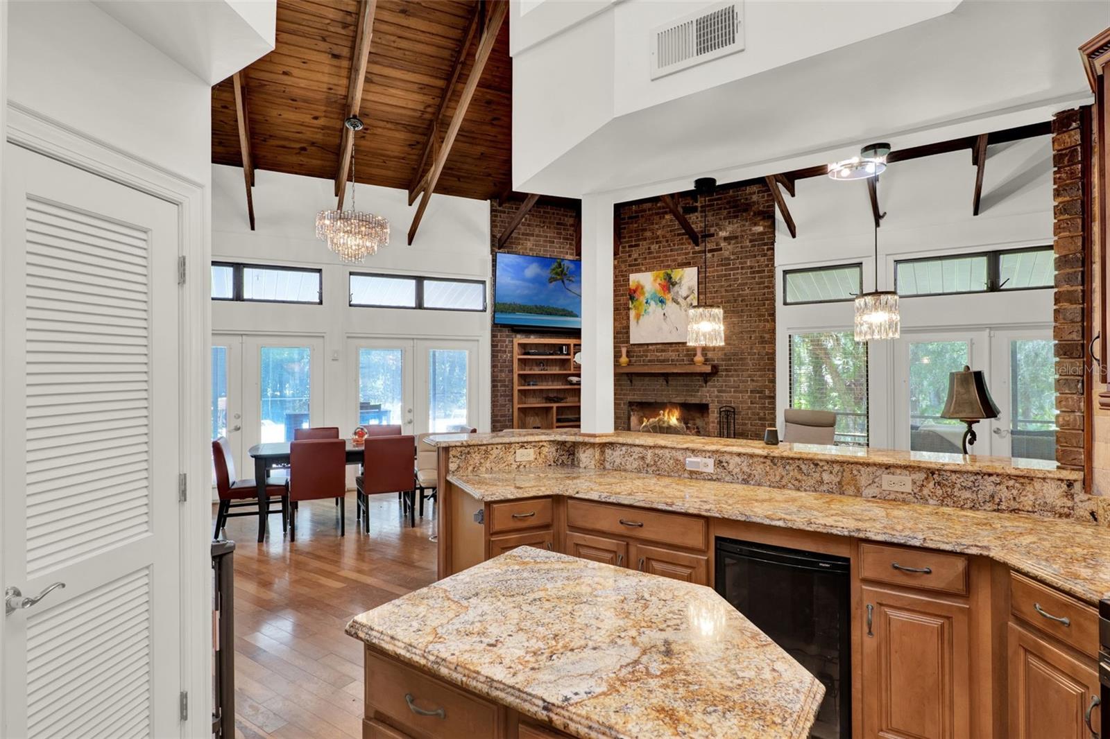 Image 11 of 47 For 120 River Oaks Circle