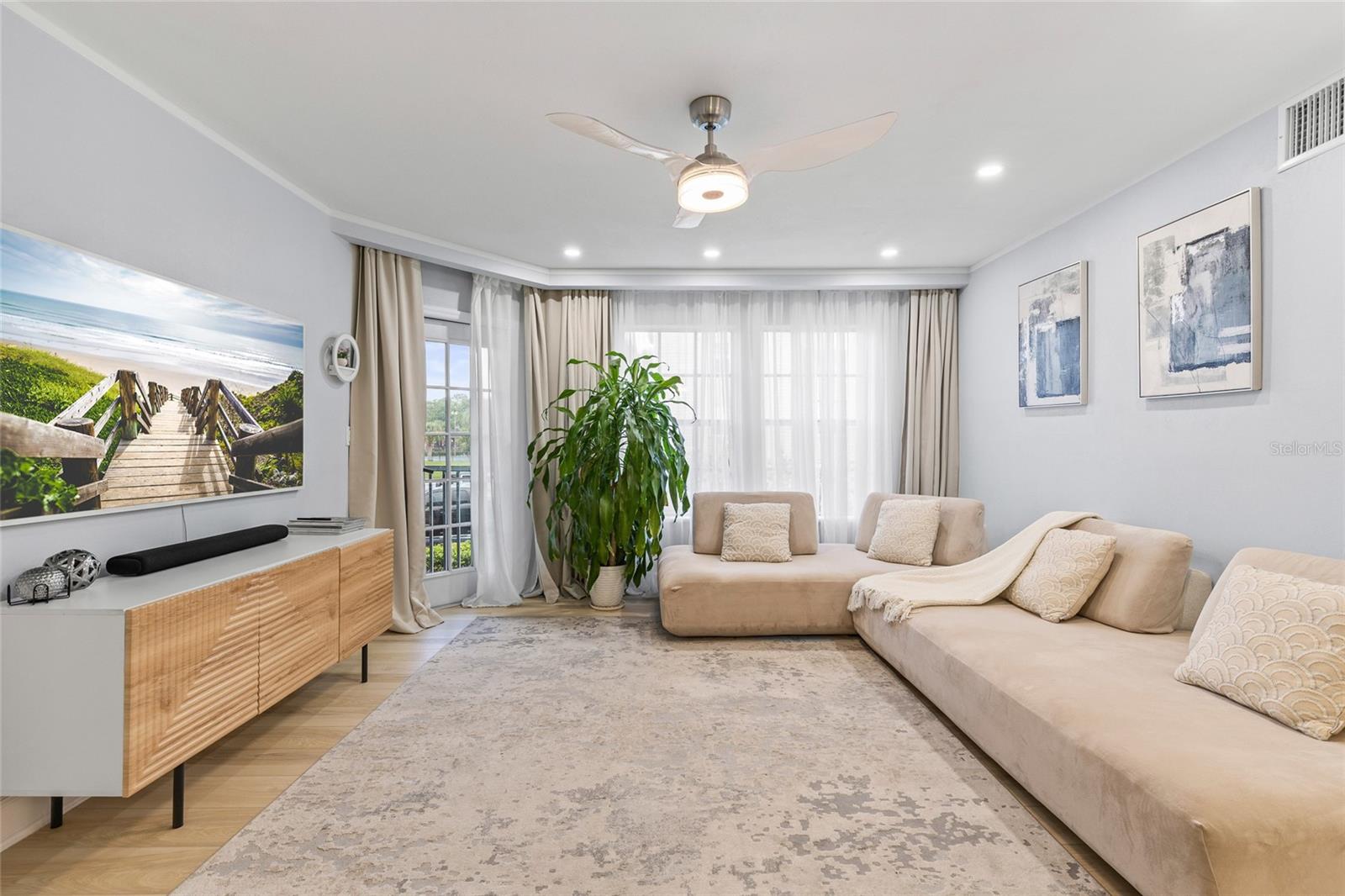 Image 11 of 39 For 6190 Westgate Drive 203