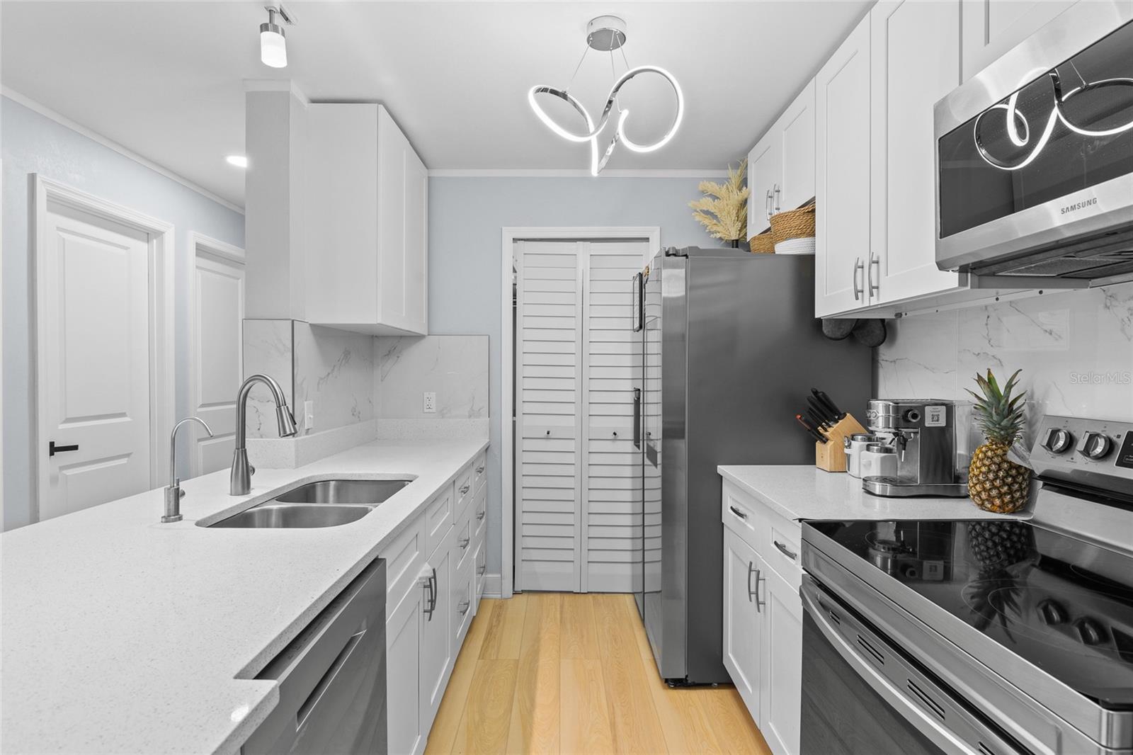 Image 19 of 39 For 6190 Westgate Drive 203