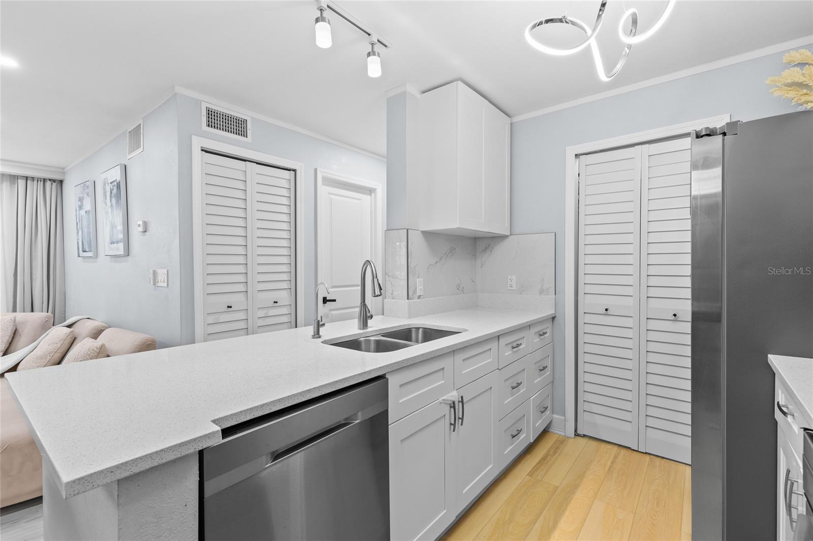 Image 20 of 39 For 6190 Westgate Drive 203
