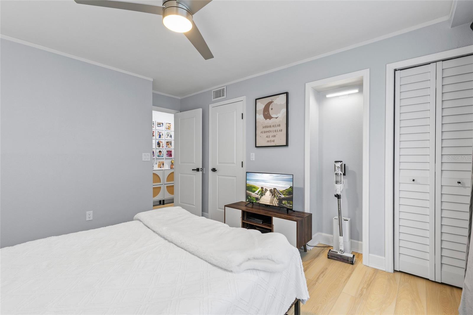 Image 6 of 39 For 6190 Westgate Drive 203