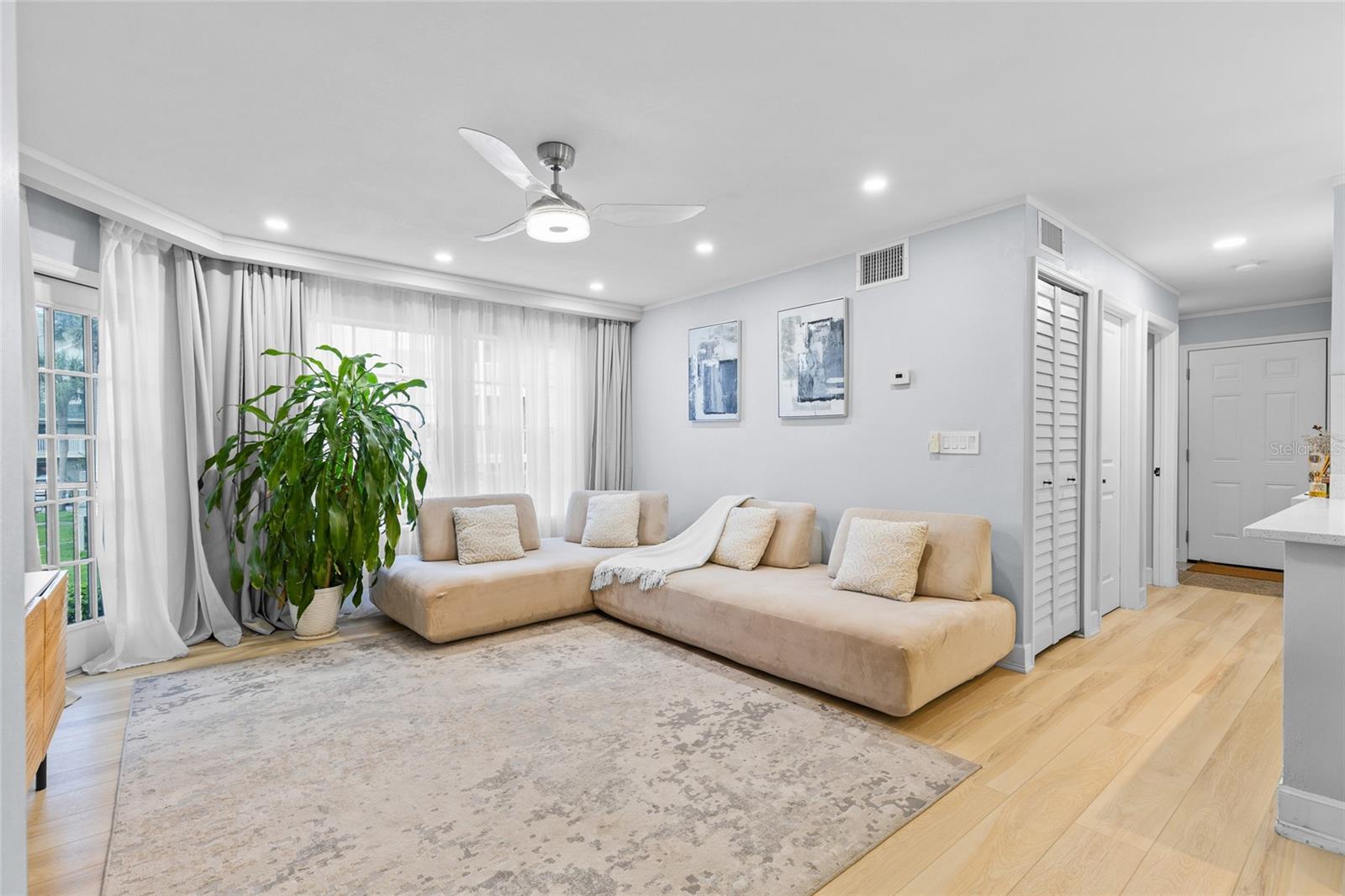 Image 9 of 39 For 6190 Westgate Drive 203