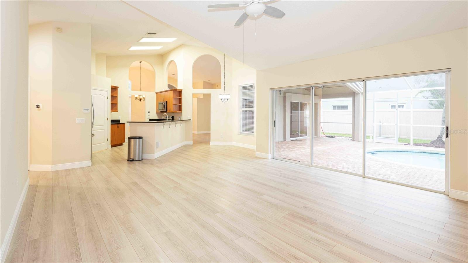 Image 10 of 44 For 806 Grovesmere Loop