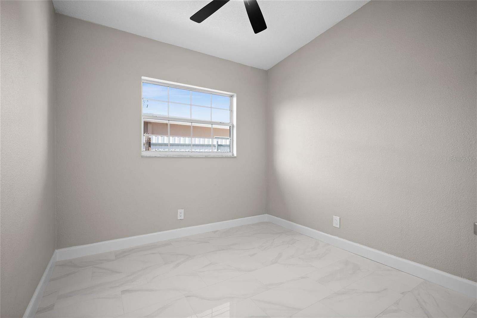Listing photo id 9 for 6213 Cameron Avenue