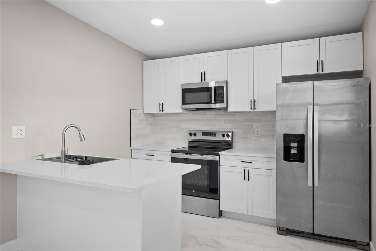 Listing photo id 16 for 6213 Cameron Avenue