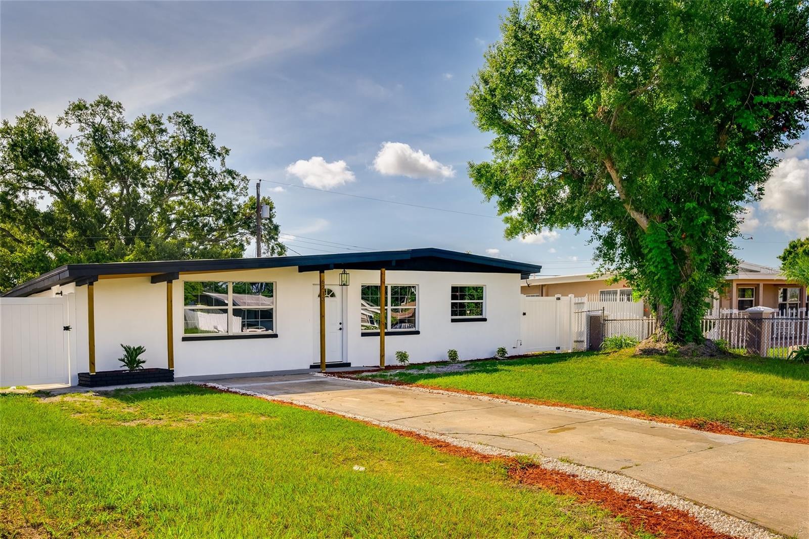 Listing photo id 0 for 6213 Cameron Avenue