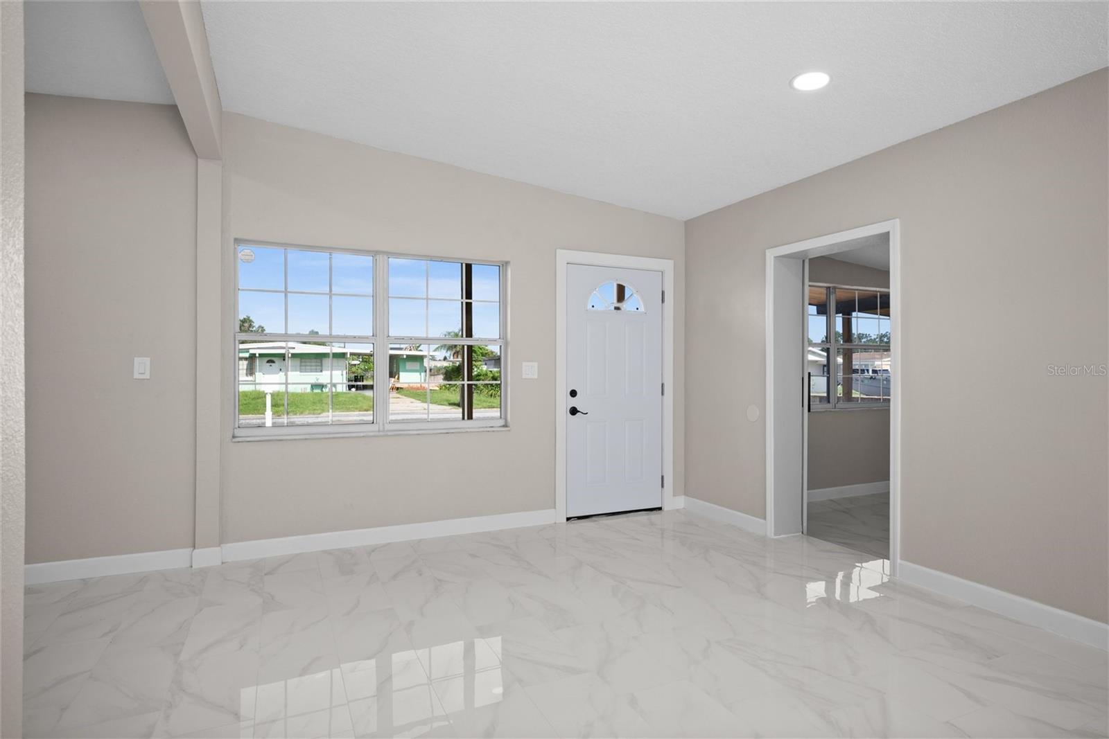 Listing photo id 21 for 6213 Cameron Avenue
