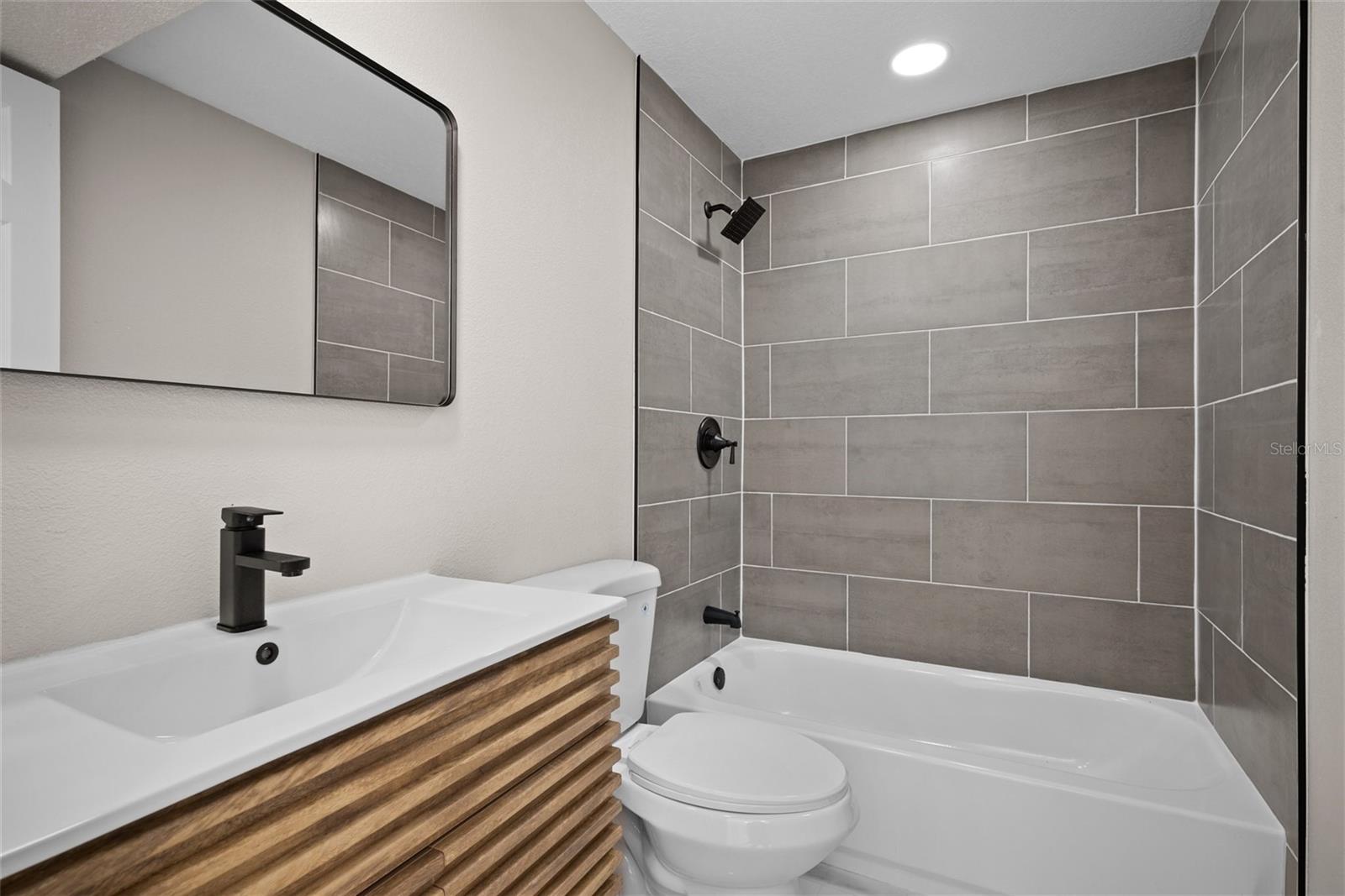 Listing photo id 22 for 6213 Cameron Avenue
